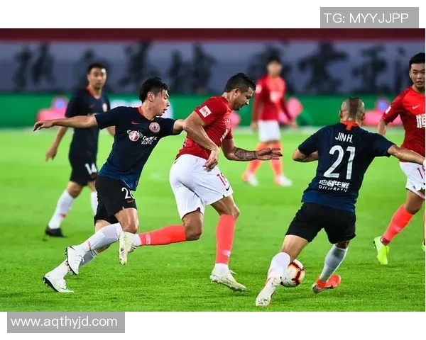 重庆足球队以77分领跑奥运会积分榜展现强劲实力和团队精神